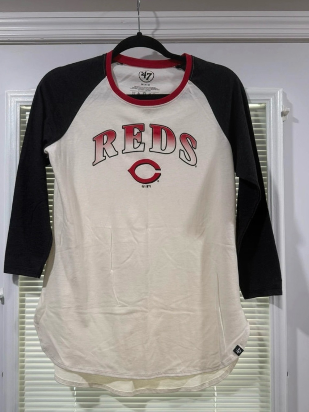 '47 Cincinnati Reds Women's Raglan Baseball
Shirt Size Medium MLB